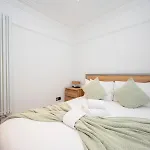3-Bed Flat Ensuite Near Farringdon Barbican Pass The Keys